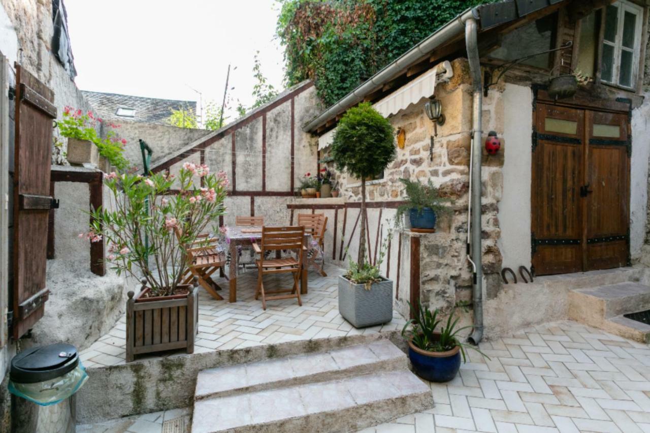 Maison Avec Patio Dans Le Centre Historique Villa Terrasson Exterior foto